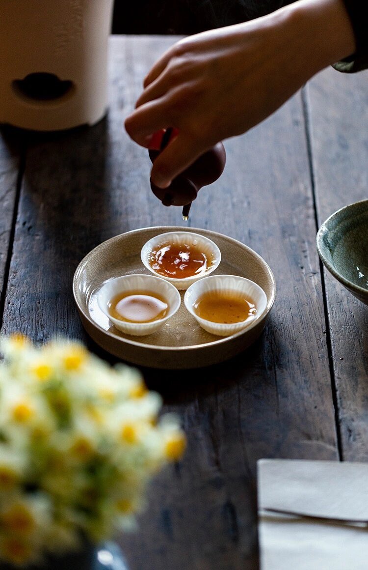 Full of flavour.
.
.
.
#morningtea #zisha #teapot #innerpeace #slowtime #timefortea #enjoymoment #instatea #teahouse #tealover #teaandseasons #cozy #fashionista #besttea #chinesetea #teaculture #morimatea