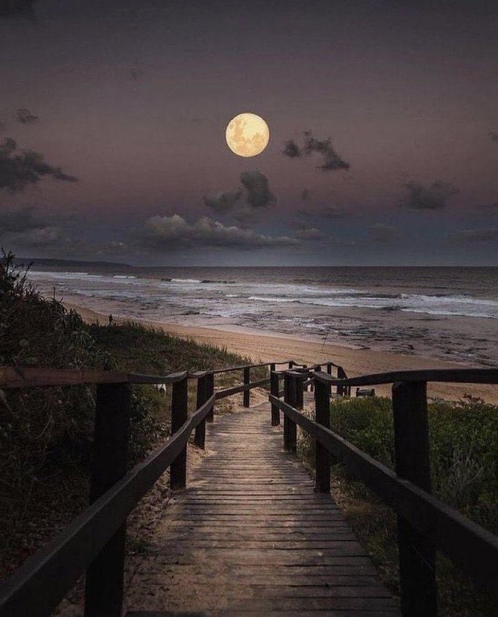 la luna y el mar