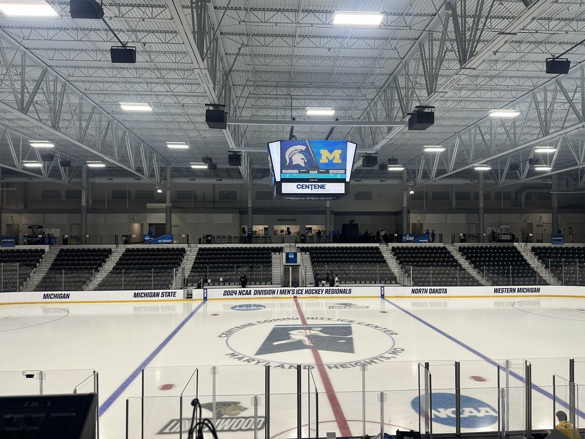 Just wrapped up DJ-ing the #NCAAHockey Regionals here at @STLCIC. Very thankful for @LULionsHockey @LU_Lions for asking me to DJ the three games this weekend. 

Special thank you to @JABsMusic for sending me recordings of the organ!
