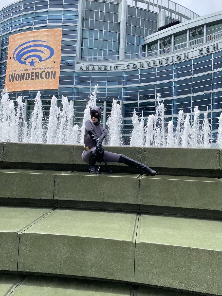 Lady__Livv's tweet photo. Wondercon, I love youuuu #catwoman #Shadowheart #rocketraccoon https://t.co/amvQf0Ixxc