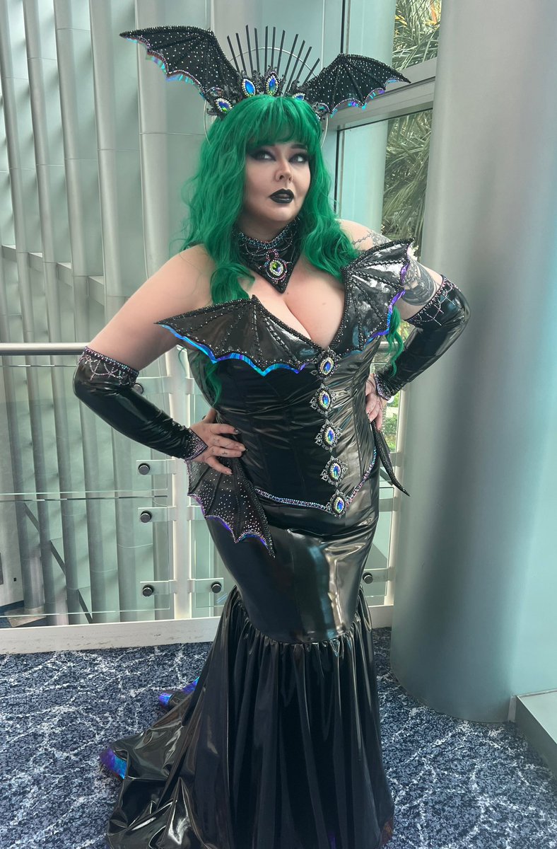 Got to wear my original design of Morigan this weekend.
Excited to make more original high fashion concepts this year!