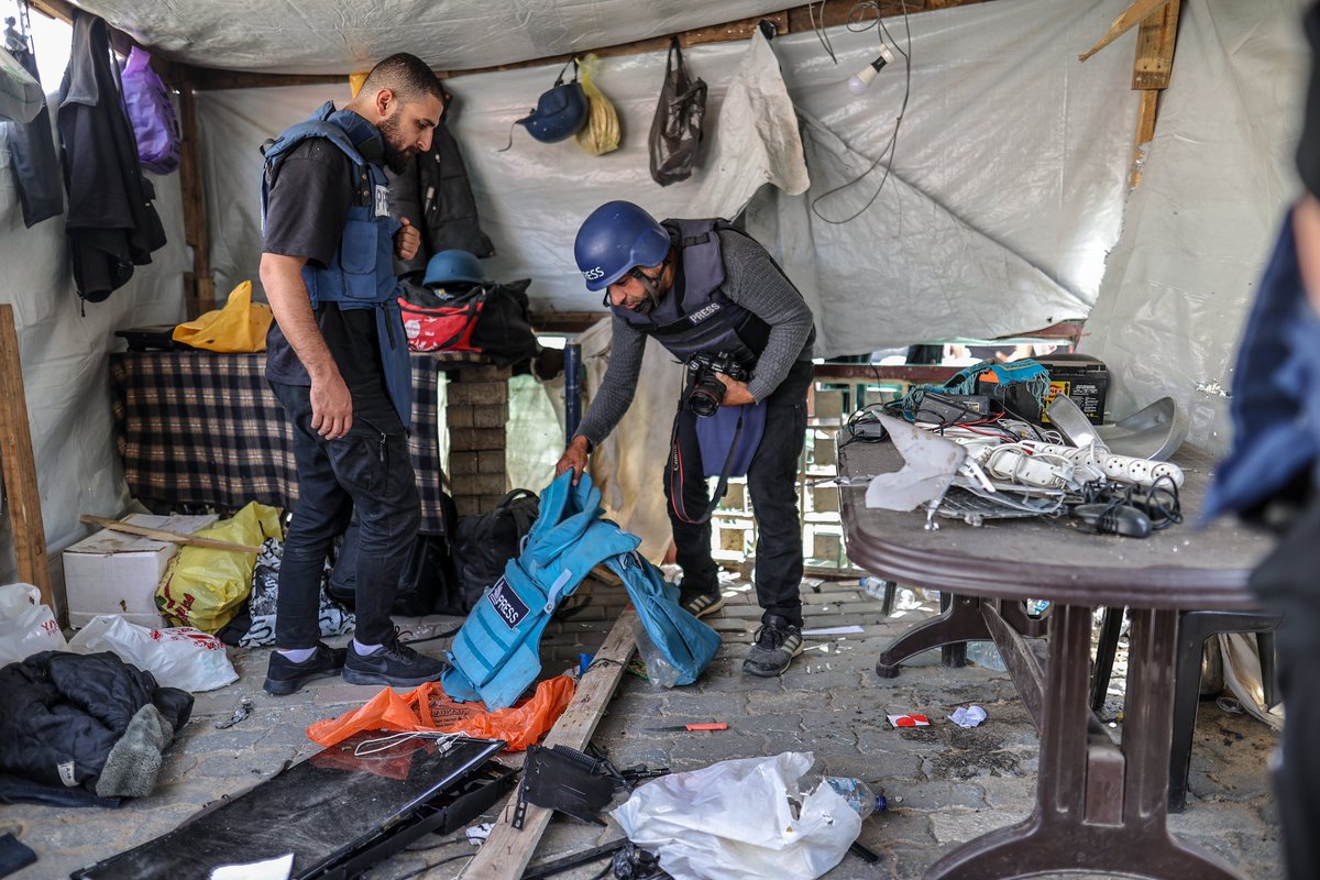 Today was a tough day, the @anadoluajansi tent was severely damaged by an Israeli airstrike that targeted a tent in Al Aqsa hospital. This was not only a tent, it was our house, our office. We survived 178 days of genocide. @whankyu @FiratYurdakul @serdarkaragoz