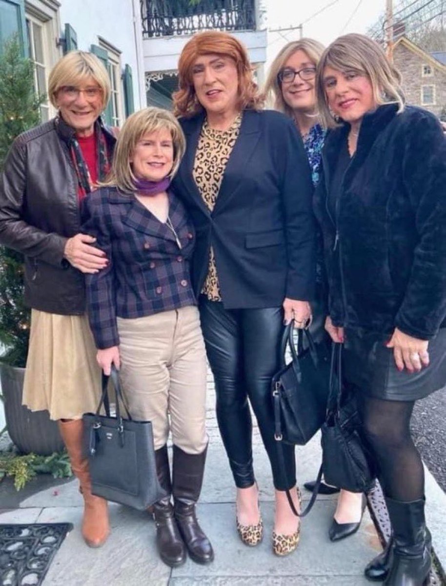 CucuruchoFresa's tweet photo. Si ahora "gracias" a la #LeyTrans no es necesario ni amputarse miembros sanos,ni hacerse ninguna modificación física,ni cambiarse el nombre,ni aspecto, NADA,lo lógico es q no salga ni un € público ni citas médicas para hormonas u operaciones estéticas para cambio identidad,no? https://t.co/vCkR5CIXM6