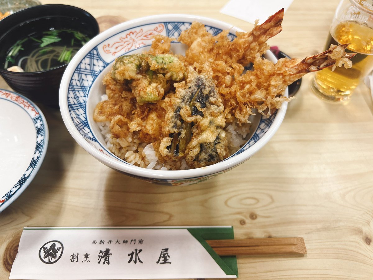 天丼食べてたら、いとうあさこさんと小泉孝太郎さんと上地雄輔さんが草団子の撮影に来てびっくりしました🫢
何の番組だったんだろう〜📺