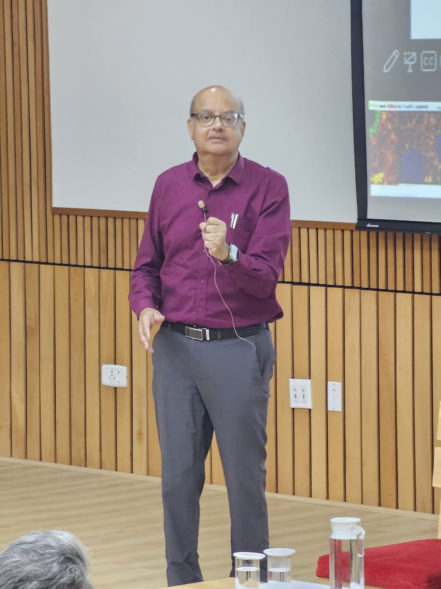 Lecture by @HHMIJanelia Prof Utpal Banerjee @UCLA on the metabolism of pre-implantation embryo. Exploring the simple idea - how embryos grow in the lab with just 3 ingredients in the mix?? Glucose, Pyruvate & Lactate - which one is more important? Why? Elegant #metabolism work