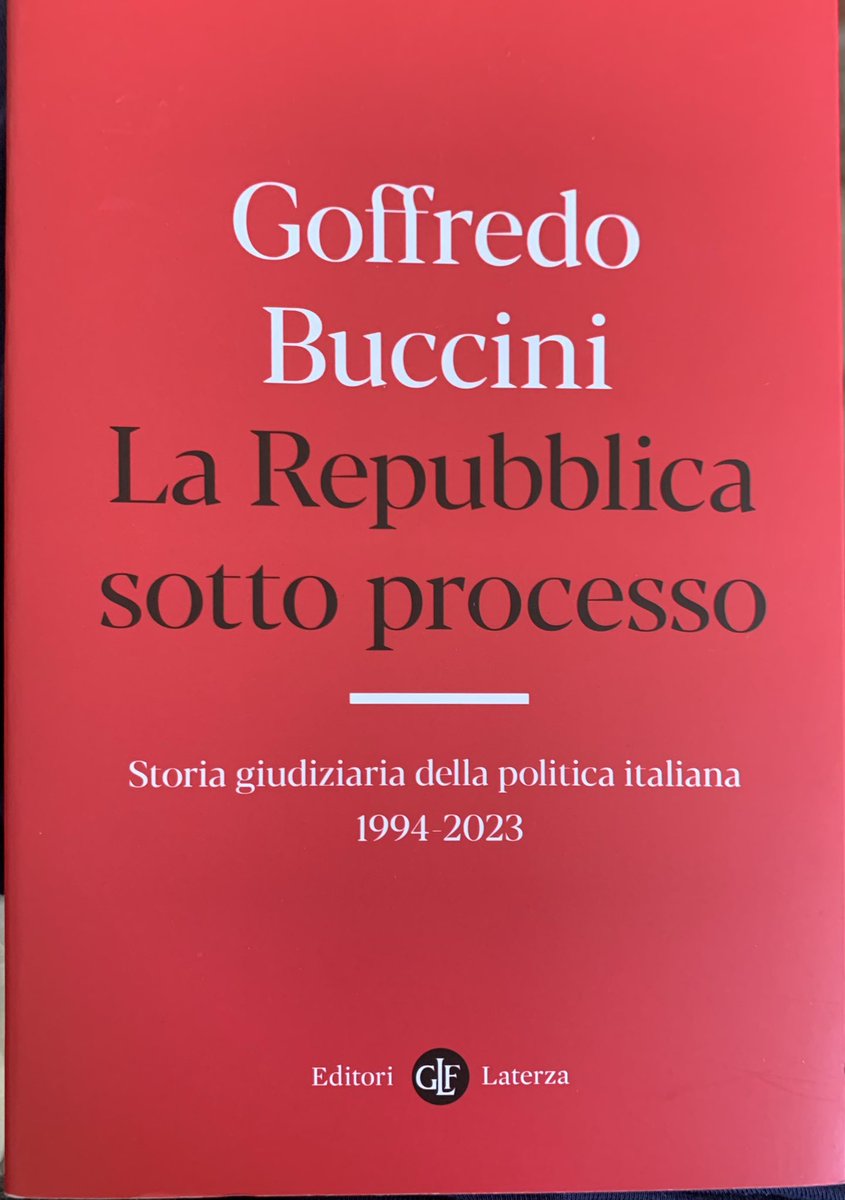 Quella di @GoffredoBuccini è una rigorosa e curatissima cavalcata nella storia giudiziaria-politica-mediatica degli ultimi 30 anni. Non mancano “spassosi” ritratti dei protagonisti. Saggio molto interessante con al centro il perenne scontro fra politica e toghe @editorilaterza