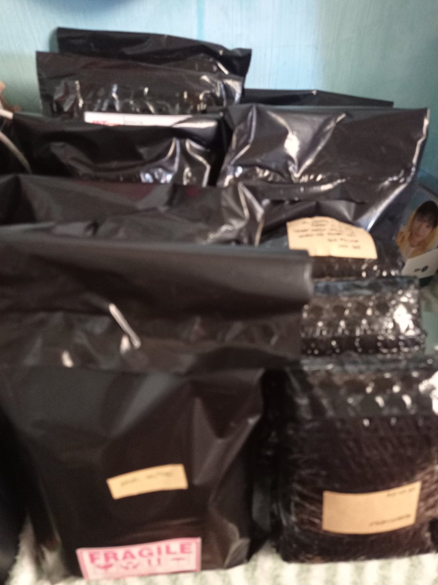 enbuying's tweet photo. #ENupdates

12 parcels are going to be dropped off today
9 for sco drop off
3 for direct jnt drop off

thank you and apologies for delayed shipment 🙇‍♀️🙏 https://t.co/Anw9tmBjRo