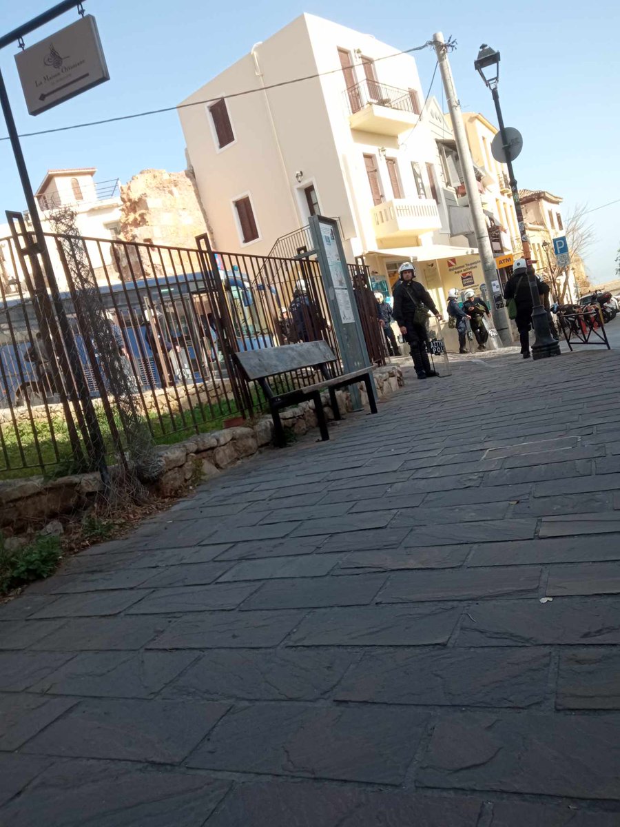 blossom_grrrr's tweet photo. μπήκαν μπάτσοι στην Κατάληψη του λόφου στα #Χανια (aka Rosa Nera και Κατειλημμένη Πρυτανεία). Δεν υπάρχει καμία άλλη ενημέρωση προς το παρόν. #antireport https://t.co/QlP3bUqlCh