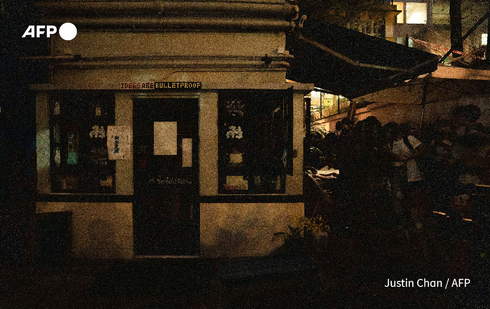 Hong Kong book lovers mourn closure of independent book store. Weekly government inspections spurred by anonymous complaints forced the liberal-minded Mount Zero bookstore to close down u.afp.com/5MMn