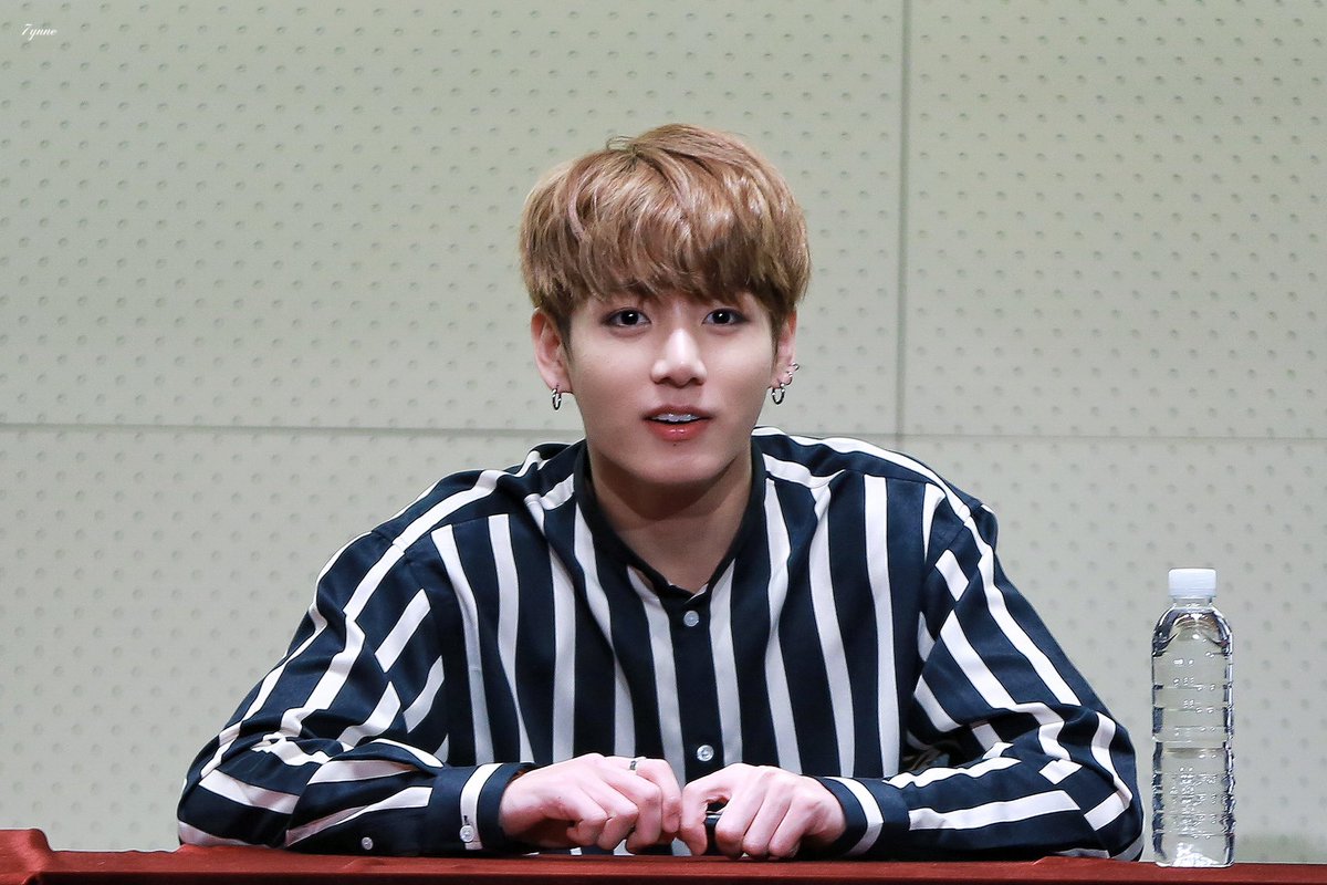 7ynne_'s tweet photo. 7️⃣

#정국 #JUNGKOOK
#만우절 #AprilFoolsDay
#방탄소년단 #BTS https://t.co/YRMSPh88vp
