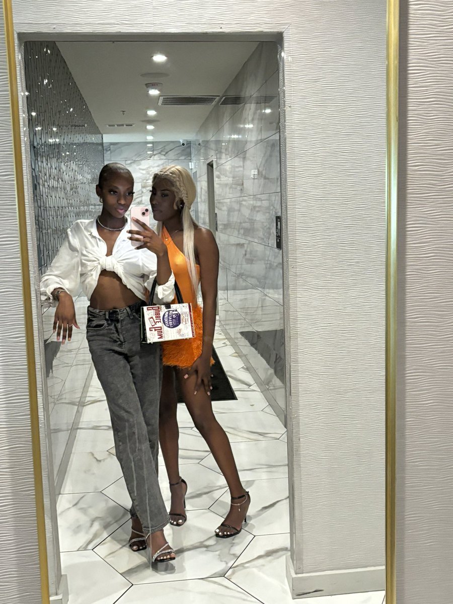 __SiaraMonet__'s tweet photo. pov: best!e brunch💋 
#bestie #prettygirls #viral https://t.co/bp94MsdYmj