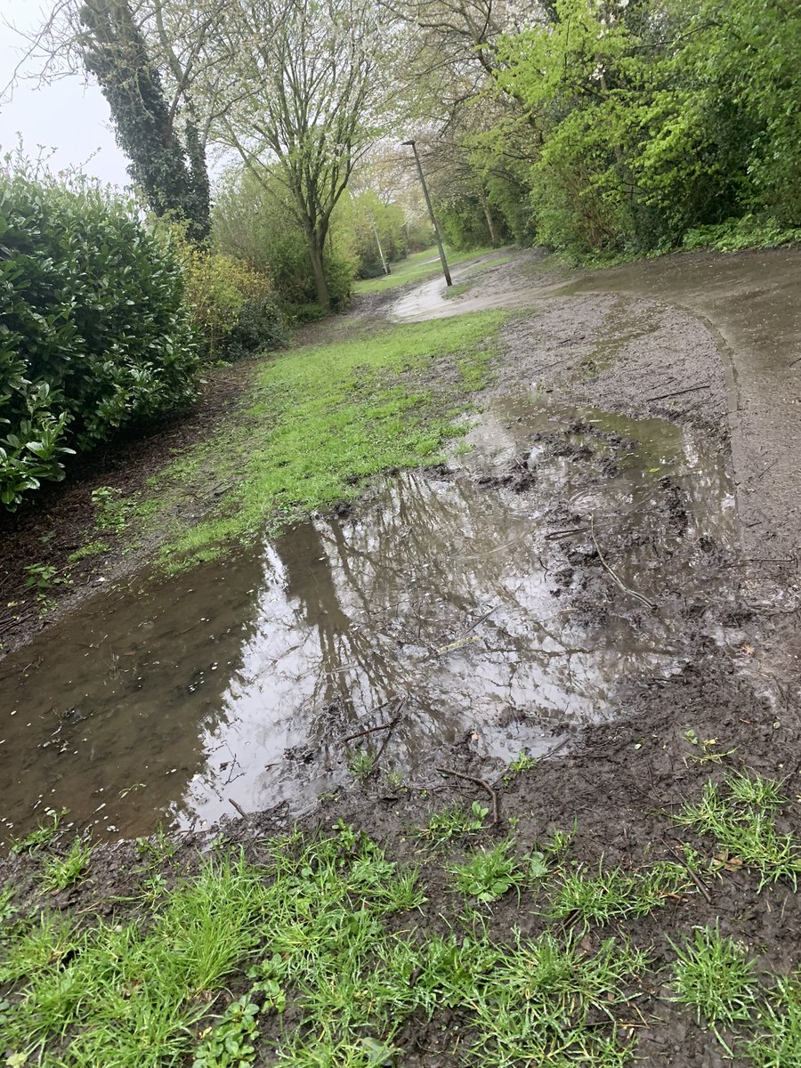 JohnMeehanMedia's tweet photo. Can’t believe how wet it is on my Easter Monday run. 💦

I was expecting to be running on firmer ground by now.  🏃‍♂️ When will it ever dry up?! 🌧️

#easterrun #eastermonday #wet #soggy #mud #rain #beverley https://t.co/cFPClFVSgB