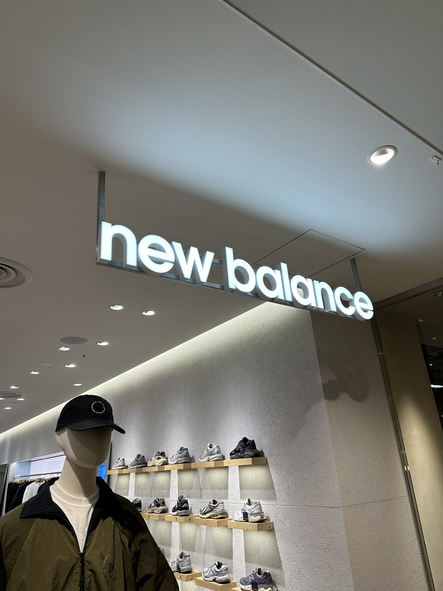 amg600's tweet photo. 何と私が（スポーツブランドは）
adidas以外の物を🫢🙄
エルメスは知り合いの医師が
開院するので🎁です。
NB🙄何故でしょうね🥳🥳🥳
帰りに大口のカフェにて
プチ野郎クレープ #AREA17 
 #ニューバランス https://t.co/D4BiSHJg7z