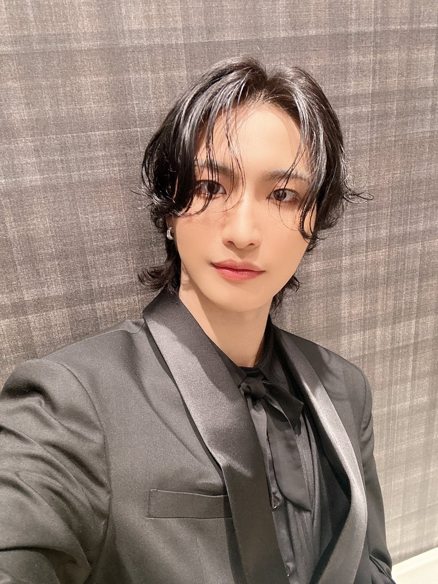 ATEEZの公式ビジュアル担当はパク・ソンファです