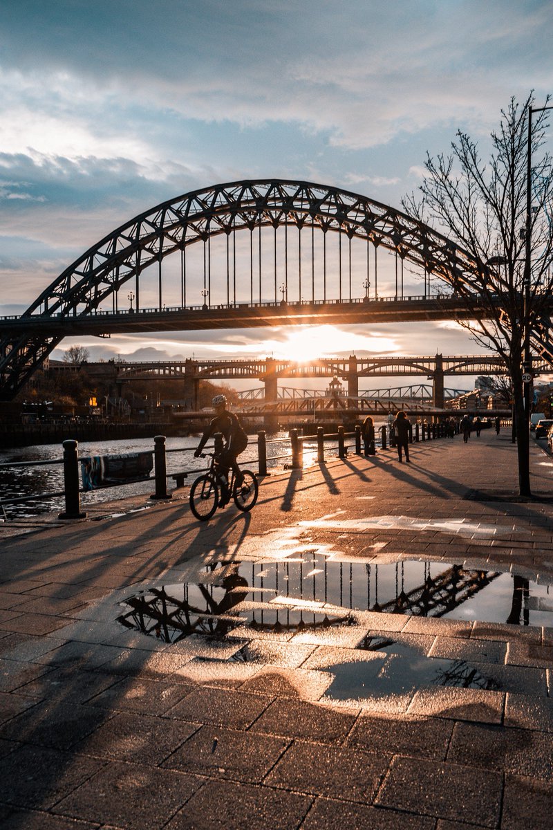 A Quayside Moment
#newcastleupontyne #streetphotography #nufcfans