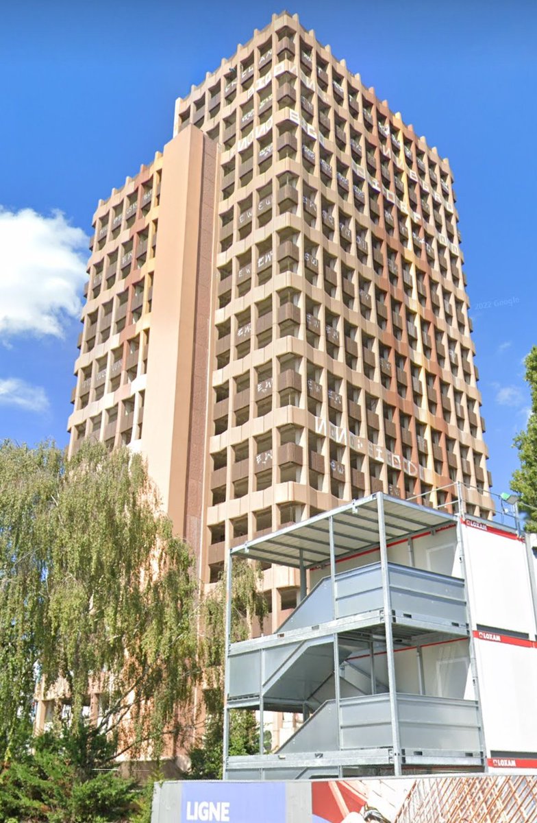 Marento78's tweet image. 10. À La Courneuve - Six Routes, la ligne 17 desservira cette célèbre tour abandonnée, monument de la commune que l'on voit depuis partout. Si c'est pas stylé ça ? C'est comme Pleyel, mais sans aucun projet derrière.