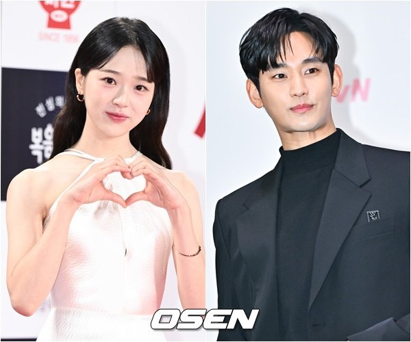 KDramaHandle's tweet photo. #KimSiEun reportedly cast as the female lead in the upcoming Disny+ drama #KnockOff alongside #KimSooHyun.
Written by #SongoftheBandits writer & helmed by #SecretForest2 director, A black comedy drama that revolves around fake luxury goods.
#김시은 #김수현 #넉오프 https://t.co/QpjyTR78LL