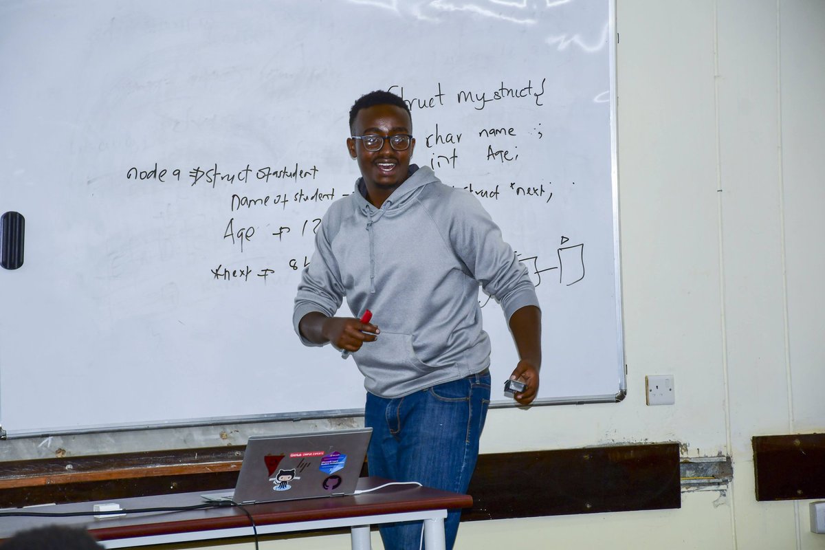 erickkarranja's tweet photo. @Kiptanui_boazo @kiche_allan @devAllan_ This saturday I was previledged being a  speaker at @gdsc_moi.I shared insight on linked list datastructure, heap and stack memory. https://t.co/c6l3ZvFqJ4