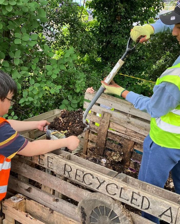 Read more about why Dulwich College and SSLP pupils feature in The Community Rail Awards whose winner is Denmark Hill Station ow.ly/x96y50R3Vxx @DulwichCollege @SSLP_Southwark @CommunityRail