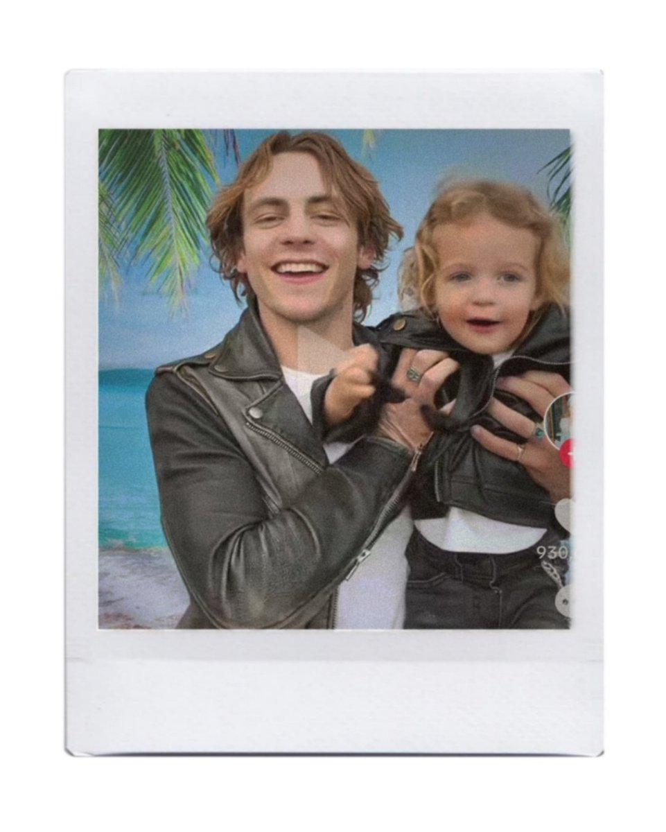 iafterglw's tweet photo. β π·Notes Β» Friends.
Me puse la chaqueta de cuero y vine a compartir esta noche junto a la mΓ‘s hermosa (mi esposa) y mis bollitos. (Mini Allie estaba dormidita).
#NemPromBDay
#NemInterBDay
@_evilspxwn_
@xxAlliefk https://t.co/TCY7mFmf7q
