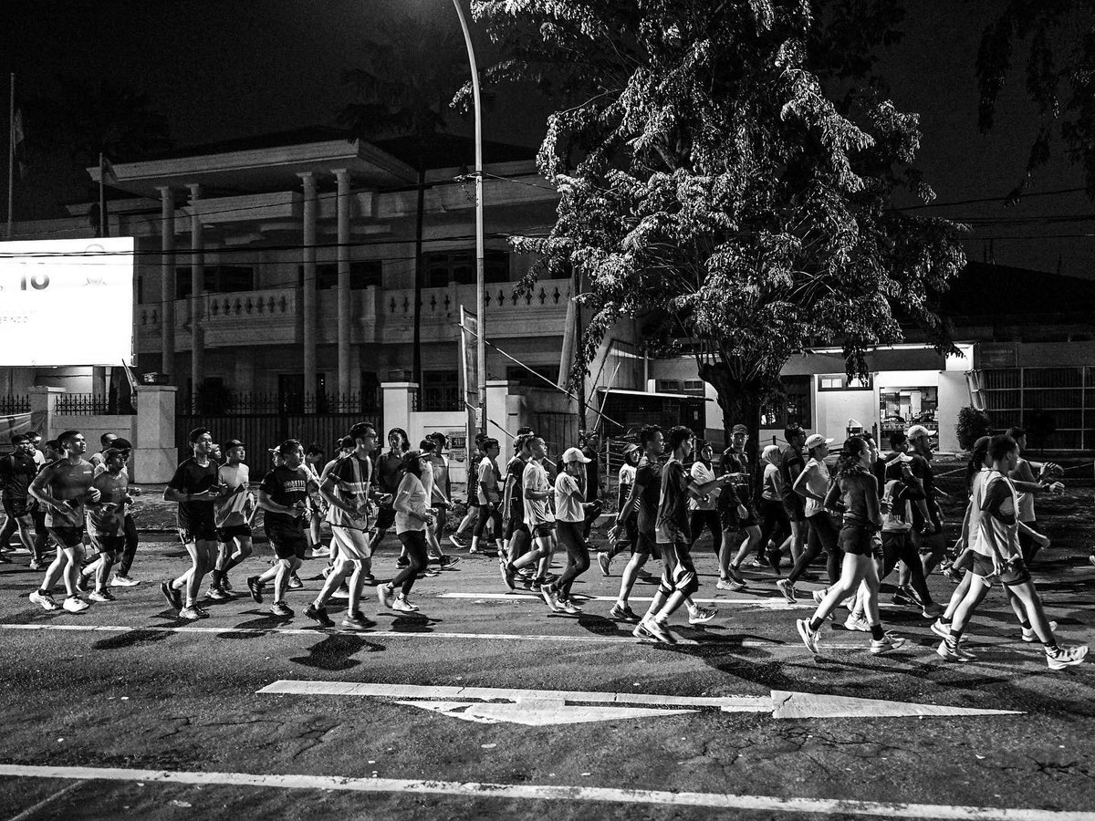 LarikuLink's tweet photo. 🌃 .. As usual, we had a great time! .. anti mager, hujan2 tetap lari .. 

👟 https://t.co/LN9qUKhh1t
repost @ ikramwiese
16 Apr 2023
https://t.co/hMqNdDoAPa
#indorunners #surabaya #SahuRun #LariKuinfoWallpapers 
LR20240401
#infoLari #LariKUinfo  💕 @LariKuinfo @infolariku https://t.co/gPNJ4gFPHc