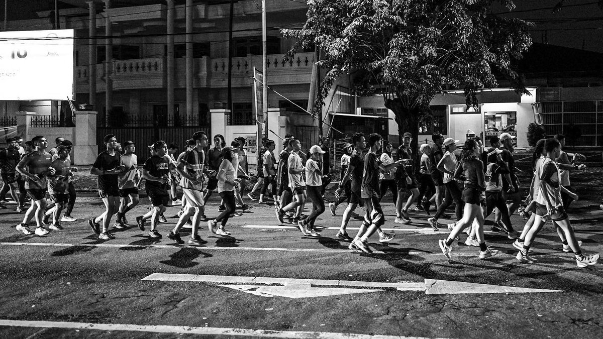 LarikuLink's tweet photo. 🌃 .. As usual, we had a great time! .. anti mager, hujan2 tetap lari .. 

👟 https://t.co/LN9qUKhh1t
repost @ ikramwiese
16 Apr 2023
https://t.co/hMqNdDoAPa
#indorunners #surabaya #SahuRun #LariKuinfoWallpapers 
LR20240401
#infoLari #LariKUinfo  💕 @LariKuinfo @infolariku https://t.co/gPNJ4gFPHc