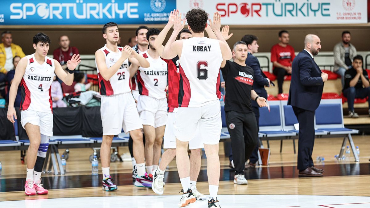 Galibiyetin keyfini çıkardılar gaziantep27.net/galibiyetin-ke…
#gaziantep #gaziantepbasketbol