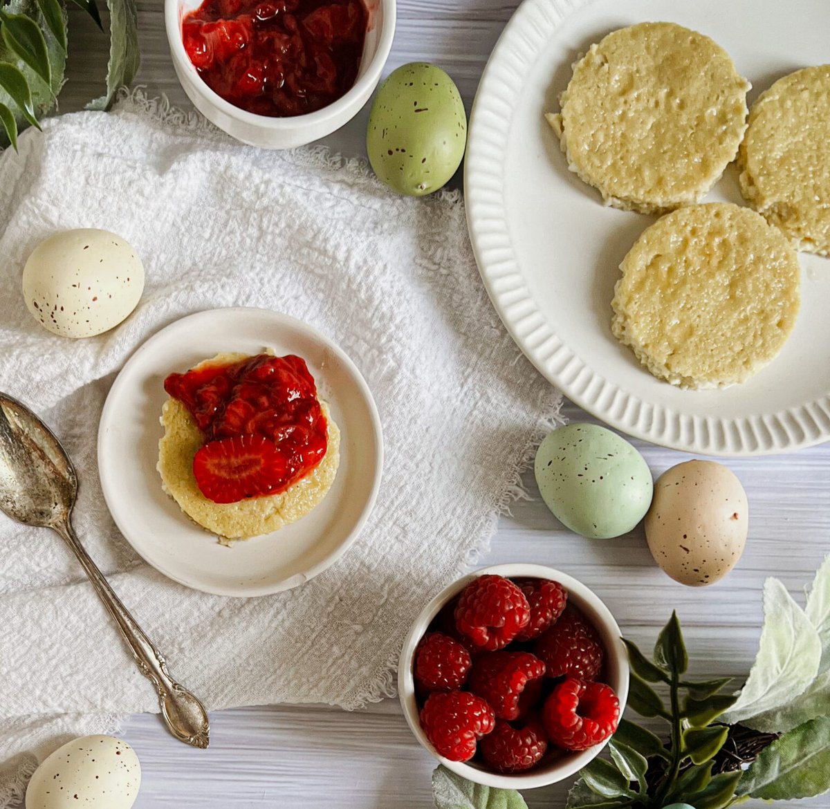 burntapples's tweet photo. This traditional Easter treat combines creamy cottage cheese with a hint of sweetness, enveloped in a soft dough or served as a standalone dessert.
https://t.co/VIqijRyemS
🤤 #UkrainianCuisine #SweetCheese #TraditionalTreats #CulinaryHeritage #RomanReigns https://t.co/3o1IUh8VOP