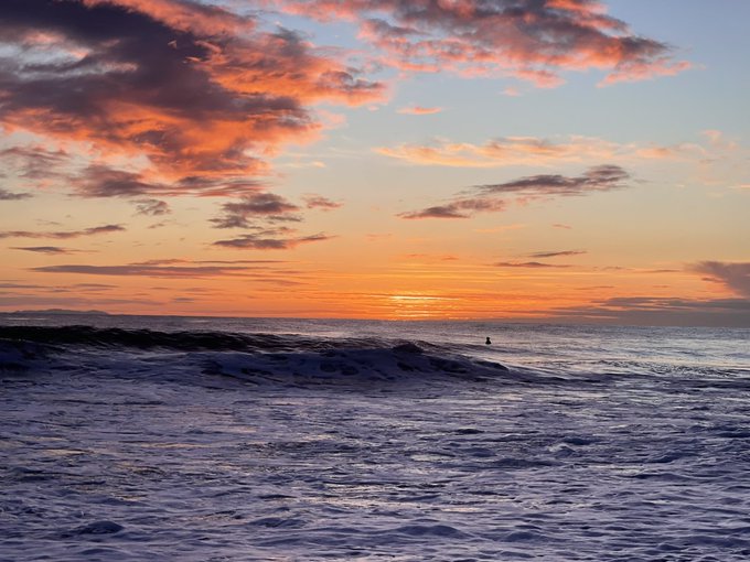 Got to watch the sun set over the ocean today ☺️ https://t.co/6wPbeqPHrF<a href="/tag/maybloom"class="tags"><span>#maybloom</span></a>