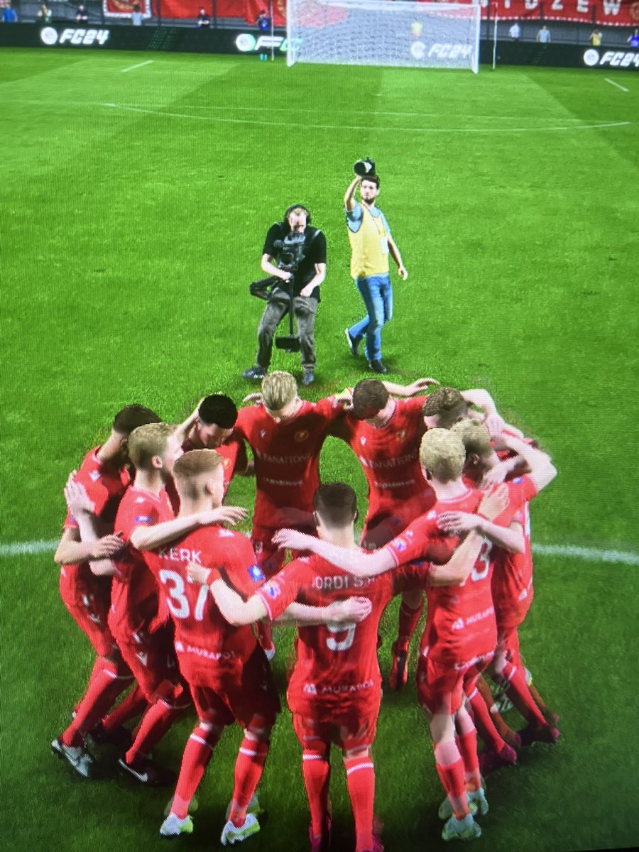 mrusu903's tweet photo. Erfolgreiche Saison würde ich sagen!!!!! 
Pokal jaaaaaaaa Jubeln !!!!! N https://t.co/zO4XHARDXc