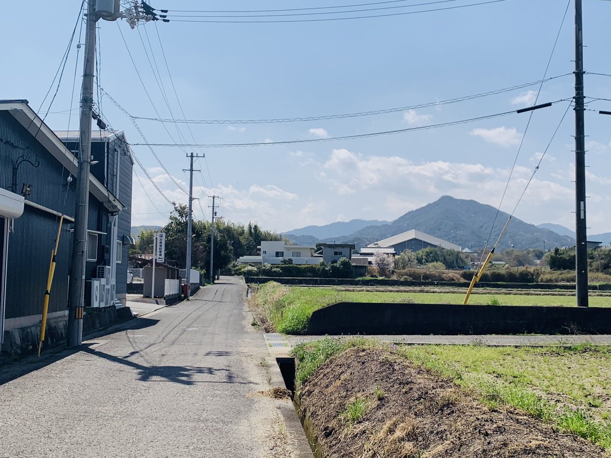 Tanabe_emb's tweet photo. 今日から新年度スタートですね。
新社会人、新入社員のみなさま、おめでとうございます🌸

今日はいつもの道が新しく感じられました。

弊社は今年度新入社員がいませんが、初心を思い出して勤めていこうと思います。

本年度もどうぞよろしくお願いいたします！ https://t.co/Q8CaeTdGLY
