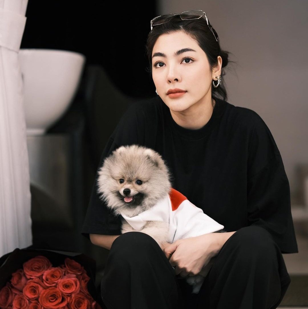 sarasuelen__s2's tweet photo. Sunny with her two mommies
❤️❤️❤️❤️🫣😂🤣 

#FayeYoko #FayeMalisorn #FayePeraya #yokoapsra https://t.co/CdQjwS9v12