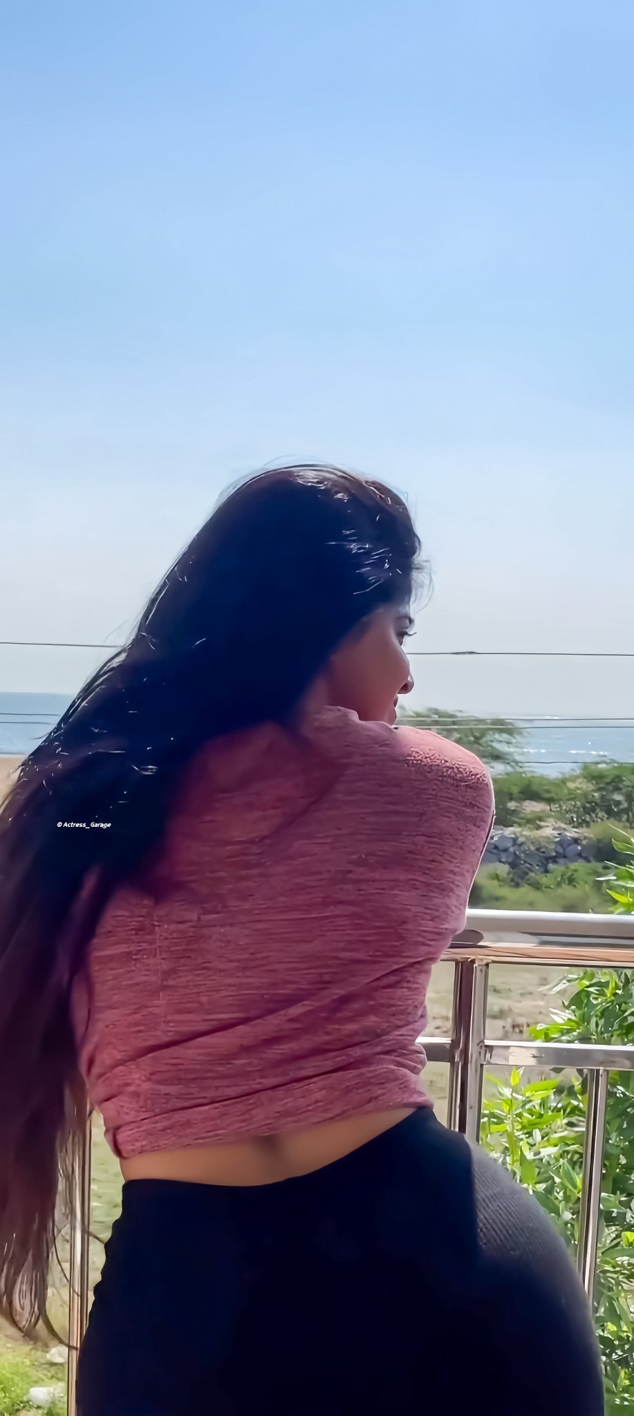 GKDHfxyaQAAJ0QM?format=jpg&name=large