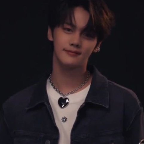 strawrickyz's tweet photo. judas ゚𐦍༘⋆ #ryuvin oneshot
desde pequeño, a gyuvn se le había advertido sobre no confiar en los traidores.
pero incluso si lo negaba tres veces, no podría resistirse a elegir su placer antes que la salvación propia. https://t.co/nDqhtta5KU