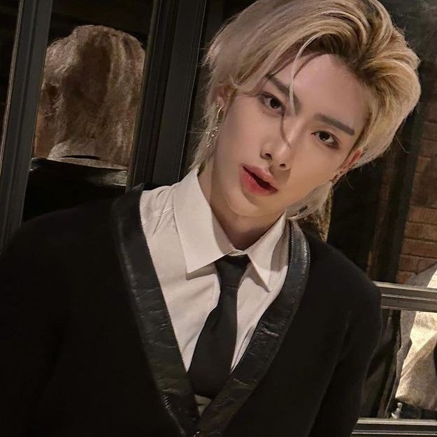 strawrickyz's tweet photo. judas ゚𐦍༘⋆ #ryuvin oneshot
desde pequeño, a gyuvn se le había advertido sobre no confiar en los traidores.
pero incluso si lo negaba tres veces, no podría resistirse a elegir su placer antes que la salvación propia. https://t.co/nDqhtta5KU