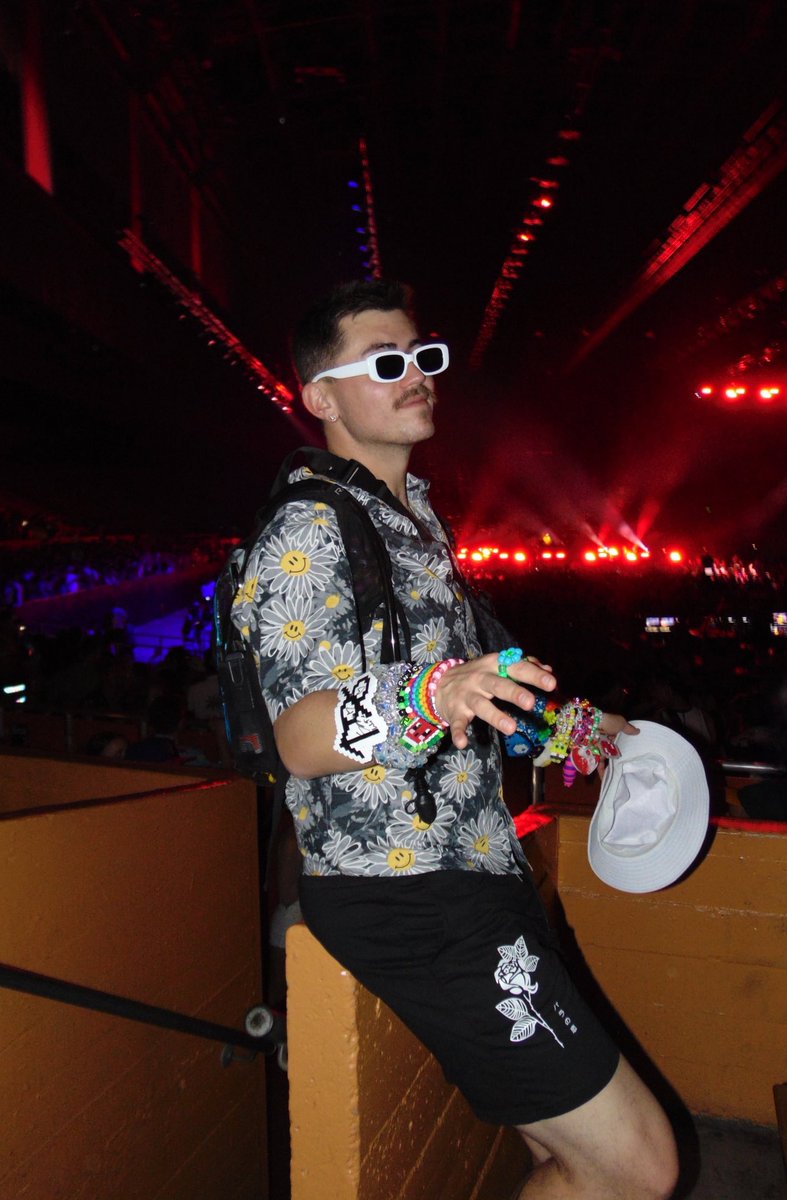 Hunter W tweet media