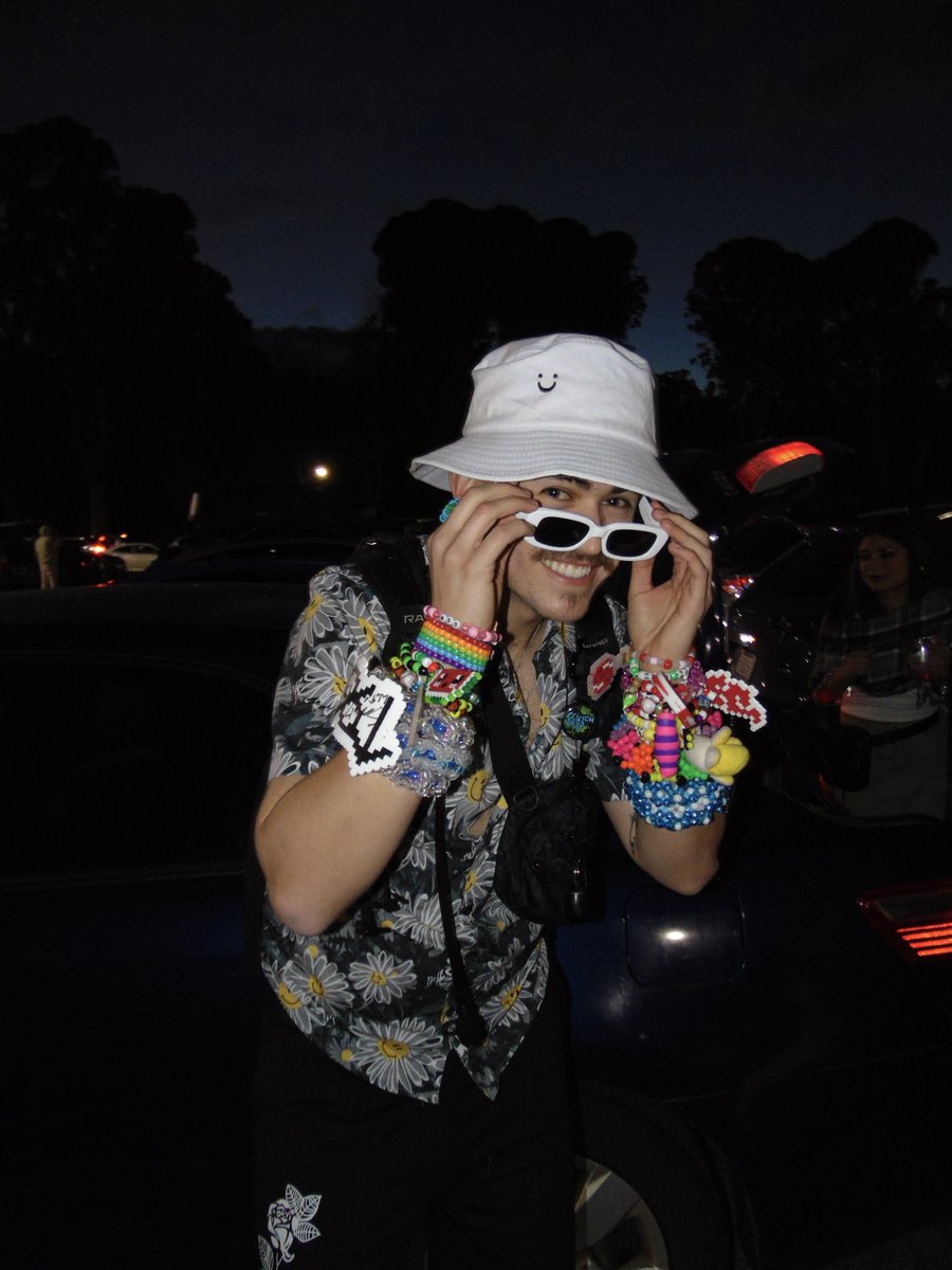 Hunter W tweet media