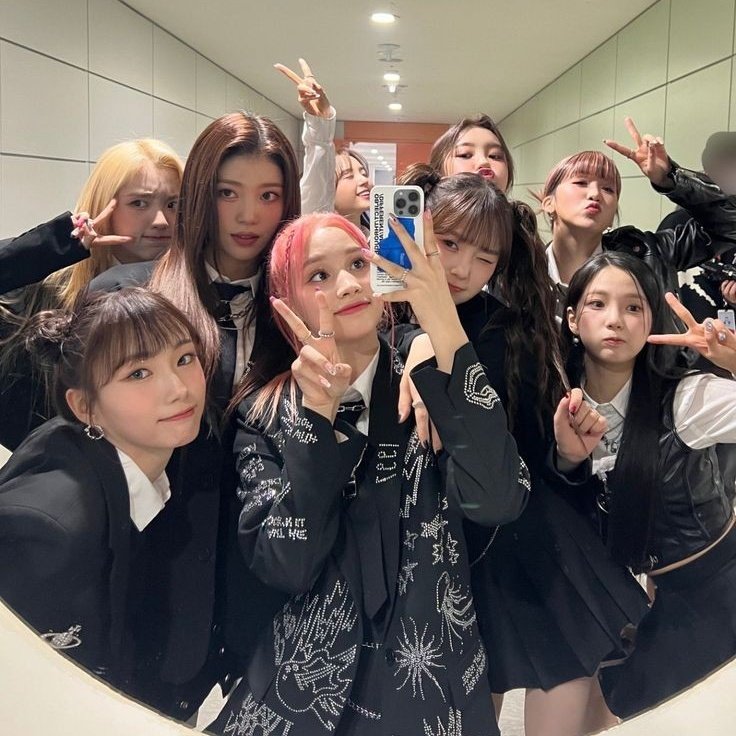 bbhnda's tweet photo. time flies so fast... 

2022                                   2024 https://t.co/2cdq1ysIl9