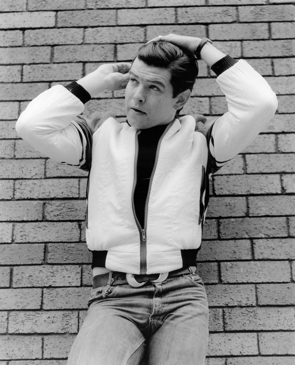 Journey Through Time with Young Pierce Brosnan Photos that Showcase the Charismatic Beginnings

vintageshowbiz.com/young-pierce-b…
#PierceBrosnan