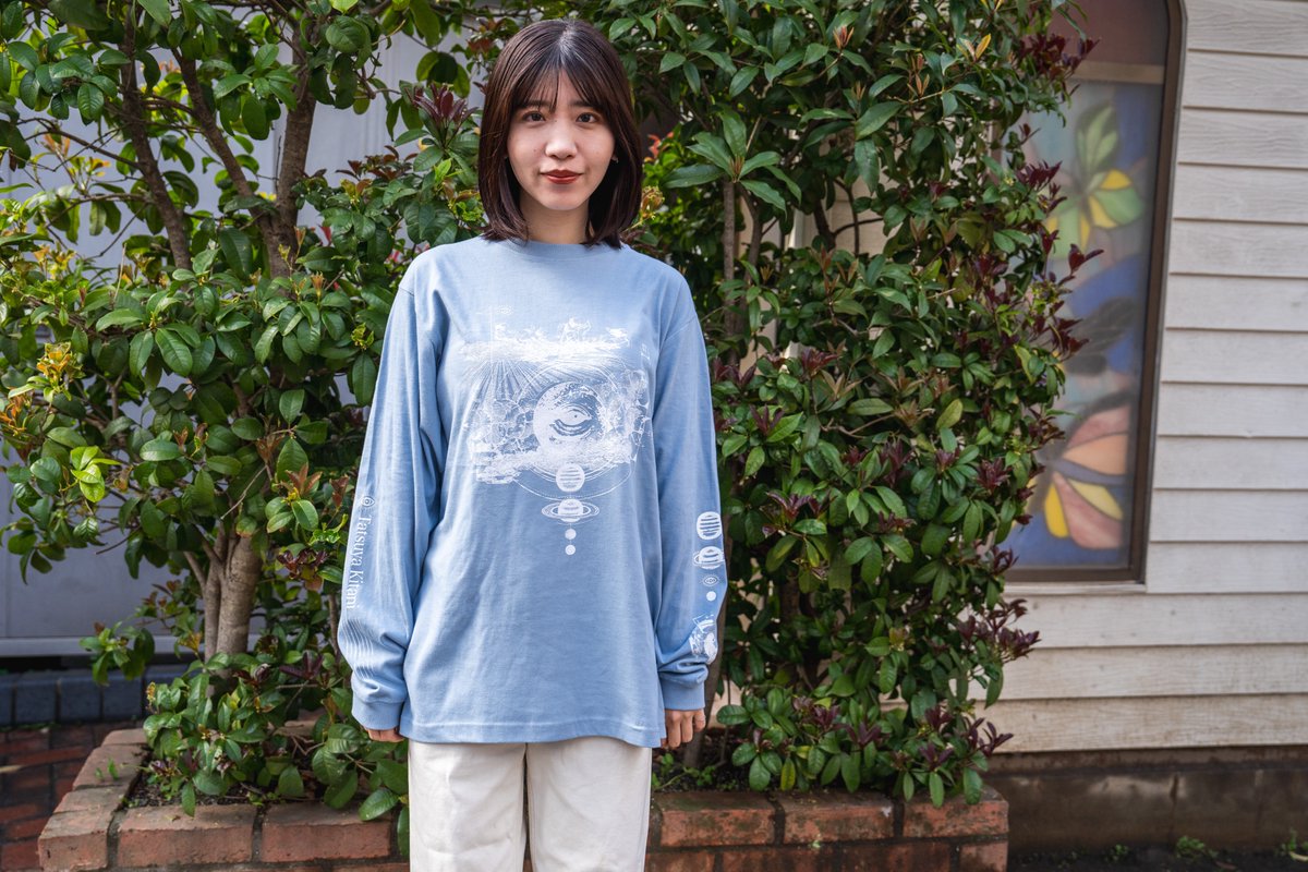 👁️NEW GOODS👁️ 彼は天井から見ている ロンT モデル身長：162cm