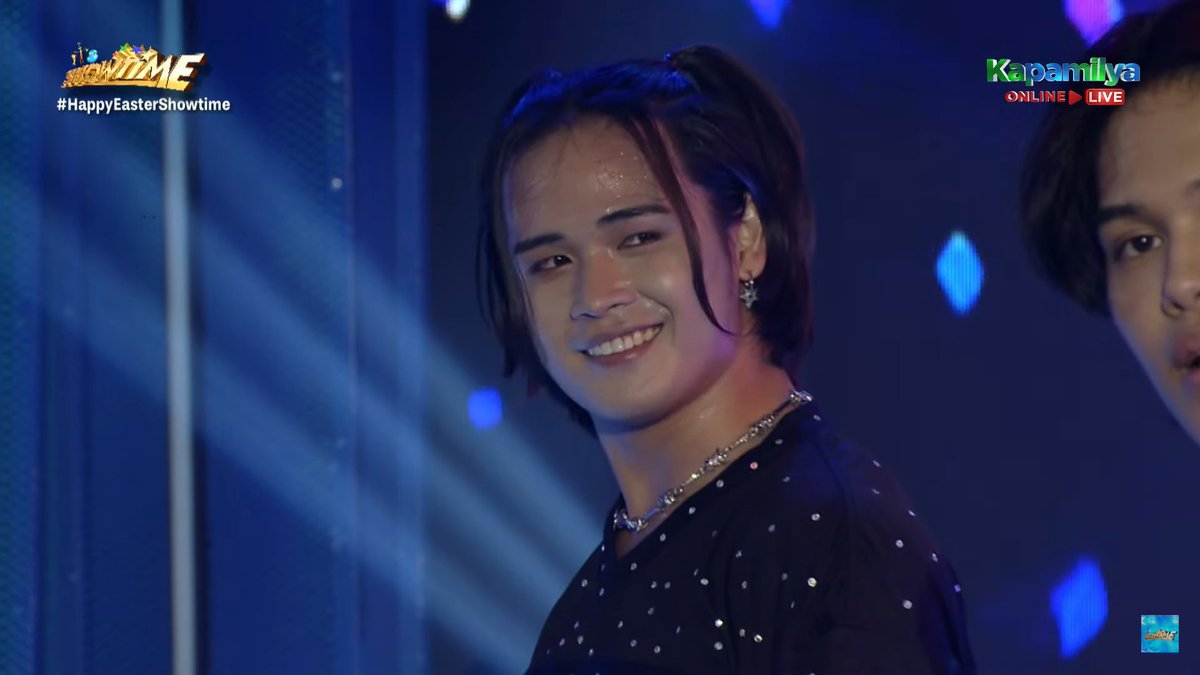 winnietheephu's tweet photo. GRABE!! ARAW-ARAW NA LANG AKONG NAPAGBIBIGYAN?! SALAMAT PO SA PAGTUPAD NG PANGARAP KO, @/SHOWTIME CAMERAMAN. 😍😭 

DAYANG SA ITS SHOWTIME 
#ALAMATonItsShowtime #ALAMATDayang #DayangKalasahanTaKaw  #ALAMAT 
#ALAMAT_ALAS https://t.co/klVrPDzBpF