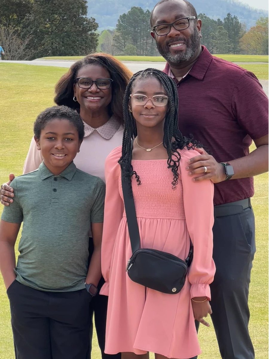 ToYourHealthDrG's tweet photo. Happy Easter 🐣🐇 with @TiffanyERGomez and our kiddos! #EasterJoy #family #faith https://t.co/LYb2b3VfwI