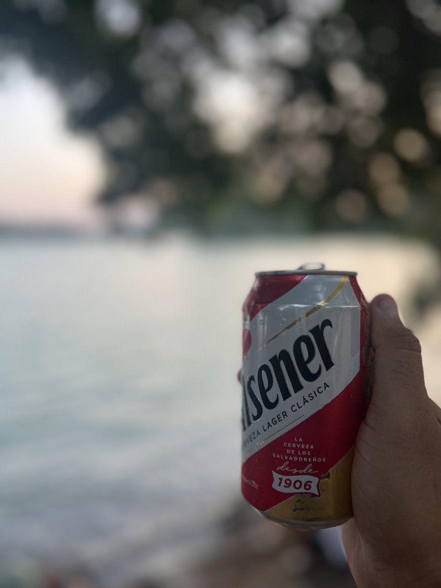 _williamsreyes's tweet photo. El gusto que yo tengo de cerveza y no de vino 😛👻 https://t.co/thZomaO7bQ