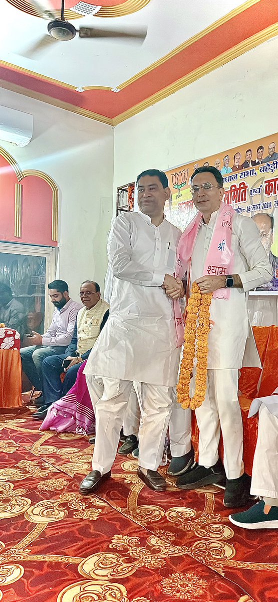 भारतीय जनता पार्टी के पीलीभीत बहेड़ी लोकसभा के प्रत्याशी माननीय <a href="/JitinPrasada/">Jitin Prasada जितिन प्रसाद</a> जी के प्रथम बार बहेड़ी आगमन पर सभी कार्यकर्ता बंधुओं पदाधिकारियों एवं बहेड़ी की जनता के साथ उनका स्वागत किया !
#AbkiBaar400Paar
#LokSabhaElections2024
#GeneralElections2024
#पीलीभीत_के_जितिन_प्रसाद