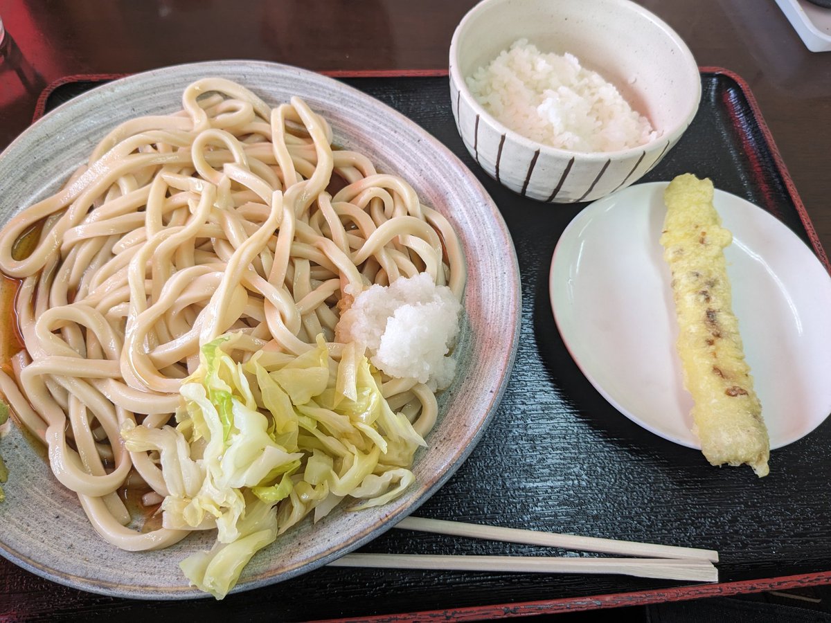 kiyoboo10's tweet photo. @pooprince 山梨県 うどんの駅 冷やしうどん大盛にサービスライス
美味しくいただきました https://t.co/A7MHqBWrUf
