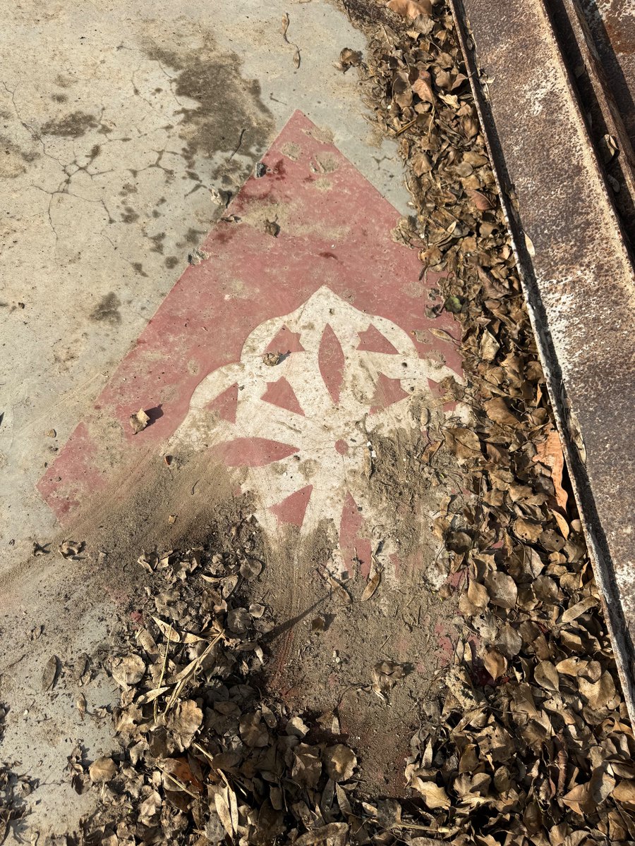 80s floor design at our old home. Created with coloured cement and newspaper cut outs 🙌