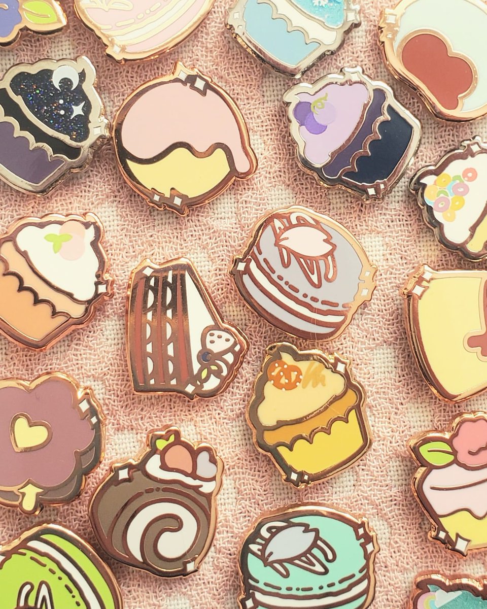donatsuya's tweet photo. Such cute teeny pins! Who made these??? https://t.co/XhPACu1cIh