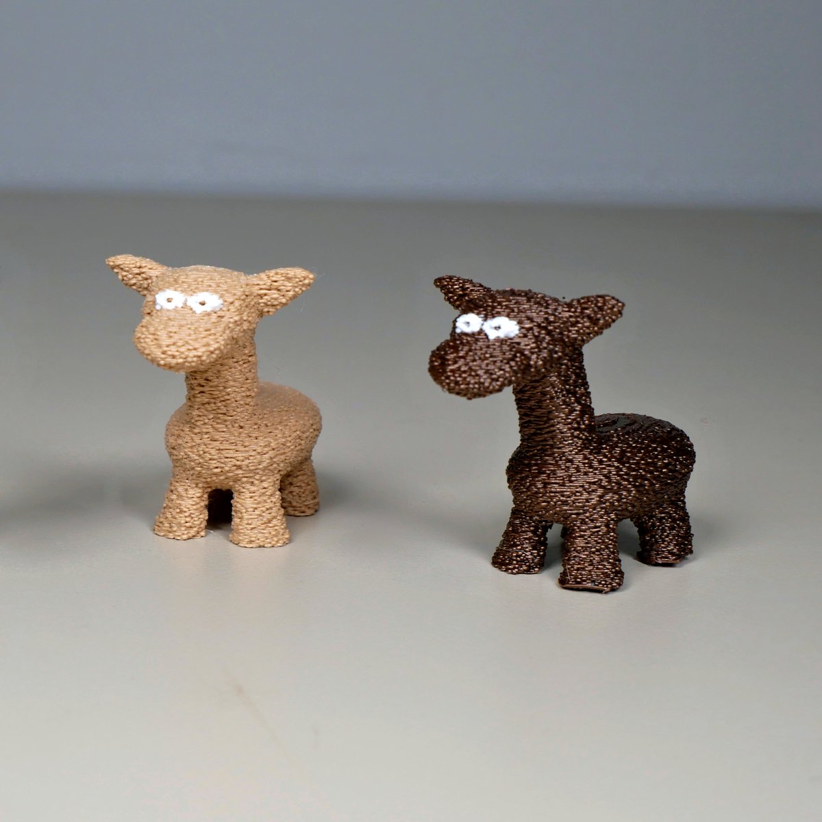 Meet Alfie the Tiny Alpaca. He's under 4cm tall and can be made significantly more or less hairy, depending on your preference, using the fuzzy skin option in your slicer.😆 stl: than.gs/m/1044328