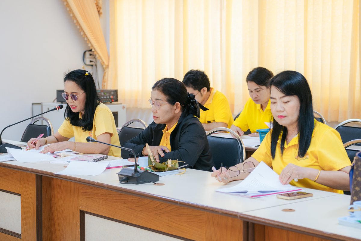 Peasaoyala2's tweet photo. 1 เม.ย.67 นายตอฮีรน หะยีเลาะแม ผอ.สพป.ยะลา เขต 2 เป็นประธานการประชุมคณะกรรมการกลั่นกรองการย้ายข้าราชการครูและบุคลากรทางการศึกษา ตำแหน่งครู ประจำ���ี พ.ศ. 2567 รอบที่ 1 ครั้งที่ 1/2567 เพื่อพิจารณาการย้ายข้าราชการครูและบุคลากรทางการศึกษา ตำแหน่งครู ประจำปี พ.ศ. 2567 รอบที่ 1 https://t.co/yFsRAVfjr0