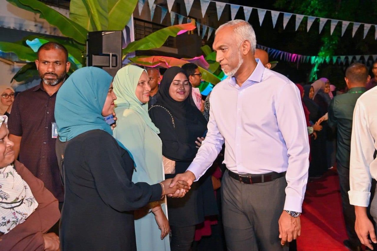 ރައްޔިތުންގެ މަޖިލީހުގެ  ތ.ގުރައިދޫ ދާއިރާގެ މި ކޯލިޝަންގެ ކެންޑިޑޭޓް،ހަނާން  މުޙައްމަދު ރަޝީދު (ހަންޓެ)ގެ ކެމްޕެއިން އިވެންޓްގައި ރައީސުލްޖުމްހޫރިއްޔާ  ޑރ  Dr Mohamed Muizzu ބައިވެރިވެވަޑައިގަތުން. 
#CandidateNo3 
#DhiveheengeMajlis 
#DhiveheengeRaajje